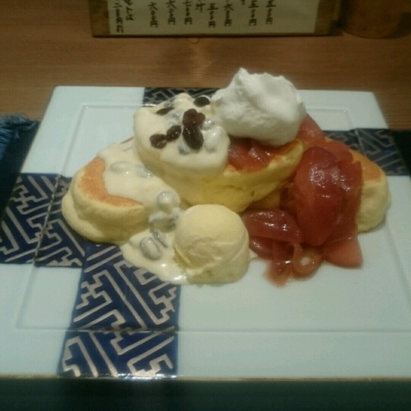 自家製ラムレーズン シナモンとアップルのホイップアイス添え(紅鶴)