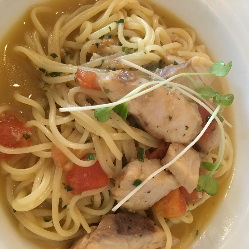 イナダとフレッシュトマトのペペロンチーノ・サラダ飲み物付(ルーチェ・パッサ )