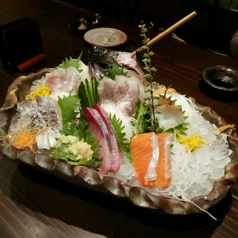 特撰お造り盛り合わせ　(海老の髭 （えびのひげ）)