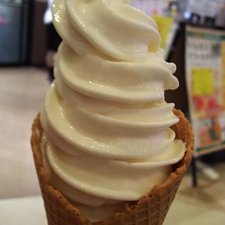 磯村ミルクファームのソフトクリーム(サカガミグランルパ南大沢店)