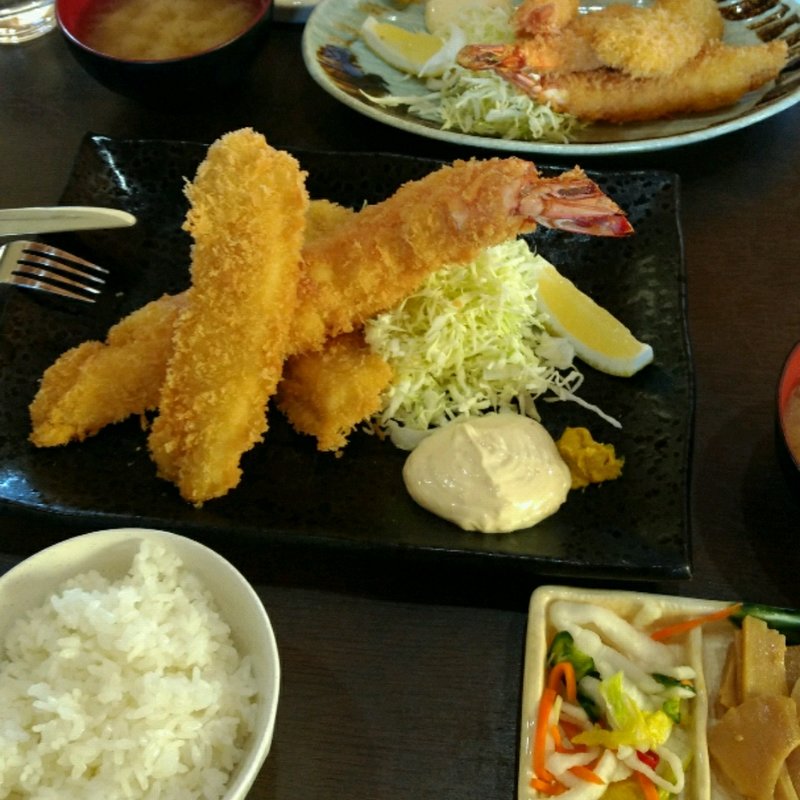 ウルトラメガジャンボエビフライ定食(えびせい)