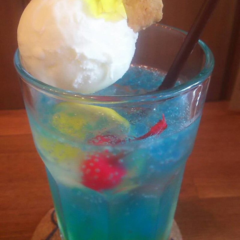 パイナップルソーダフロート(トントンカフェ)