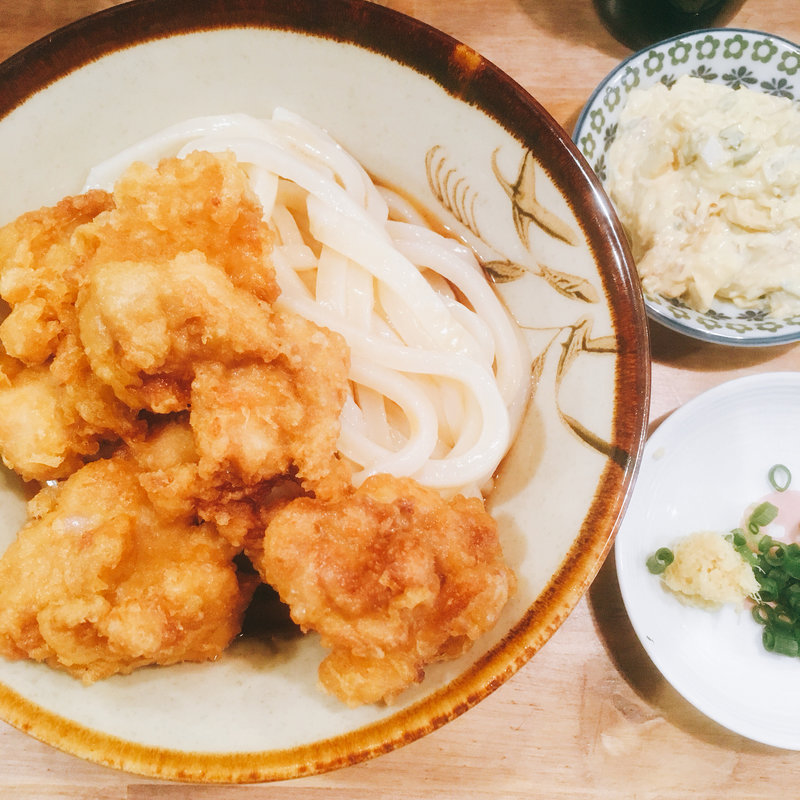 鶏天タルタルぶっかけうどん(うどん酒場でべそ)