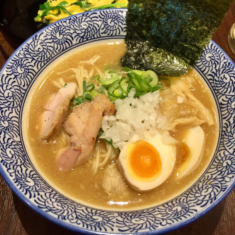 濃厚鶏白湯らーめん醤油 味玉入り(与力屋 八丁堀店)