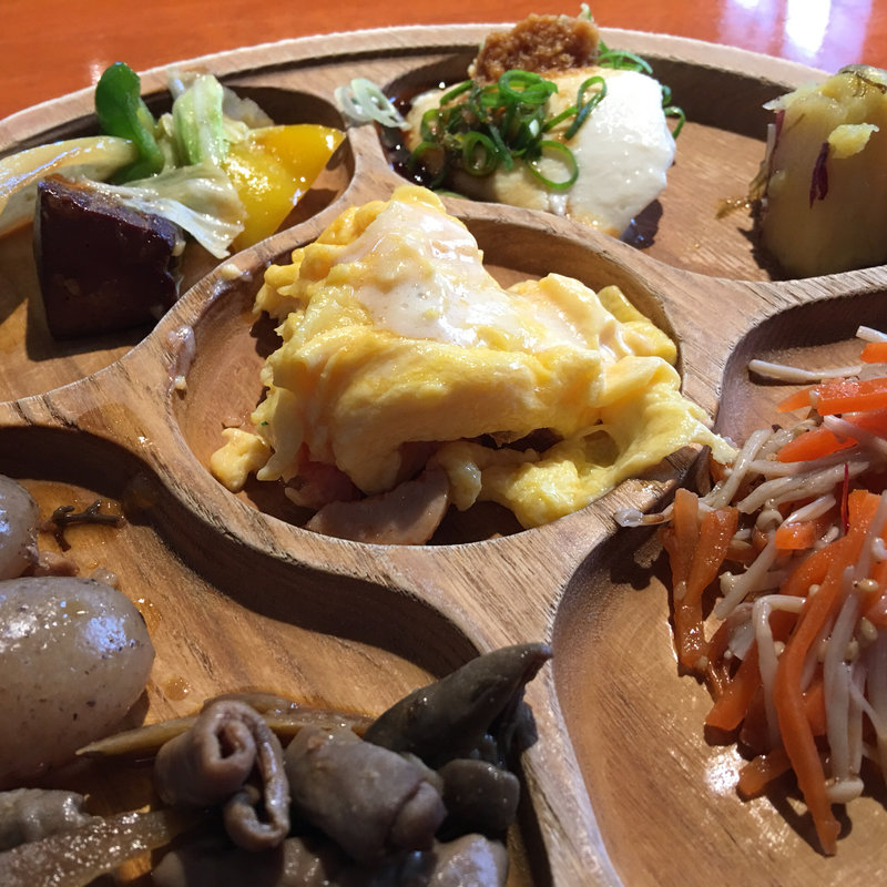 ビュッフェランチ(風にふかれて 津 )