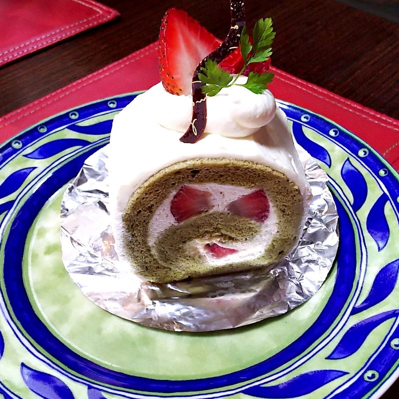 抹茶生地のイチゴロール（ケーキセット）(汐汲坂ガーデン)