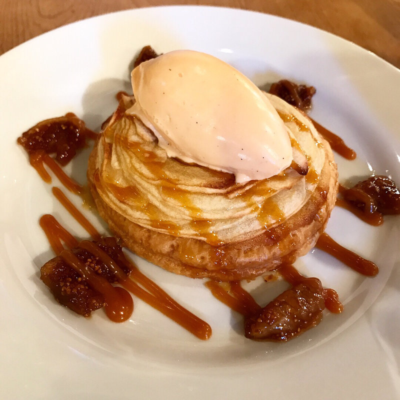 紅玉りんごのタルトとバニラアイス(オークウッド)