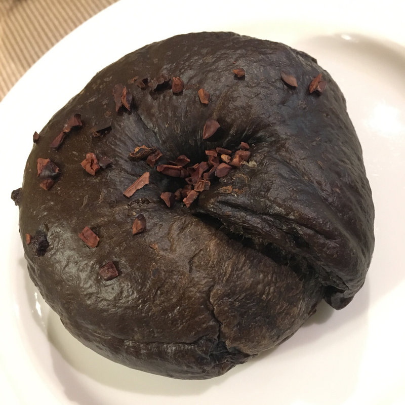 ダブルチョコカカオチップ ベーグル(ローズマリーベーグル)