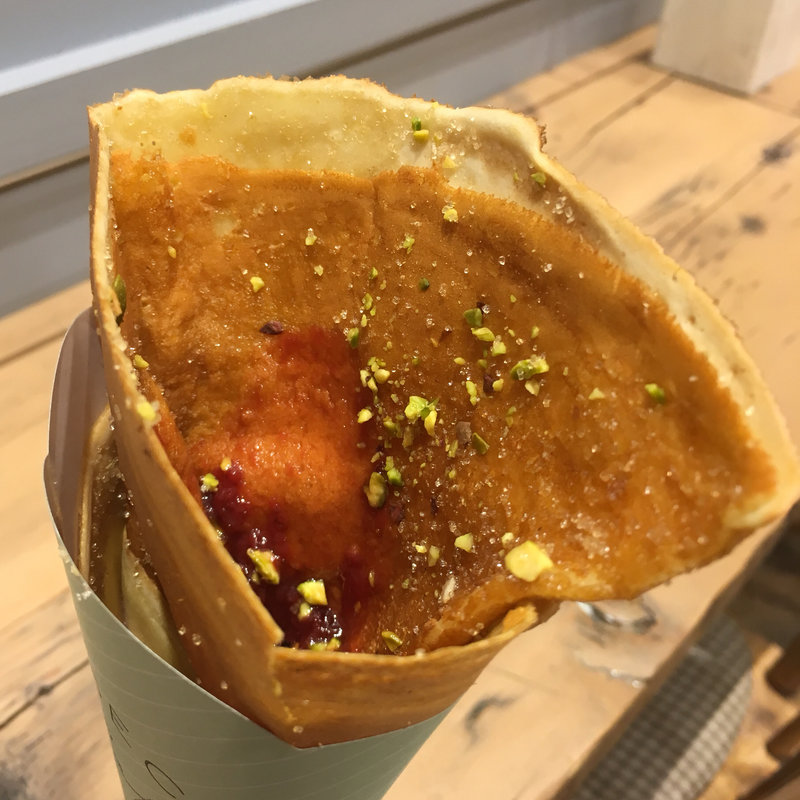 自家製苺クリームのクリスマスクレープ(ジェラート ピケ カフェ クレープリー  福岡PARCO)