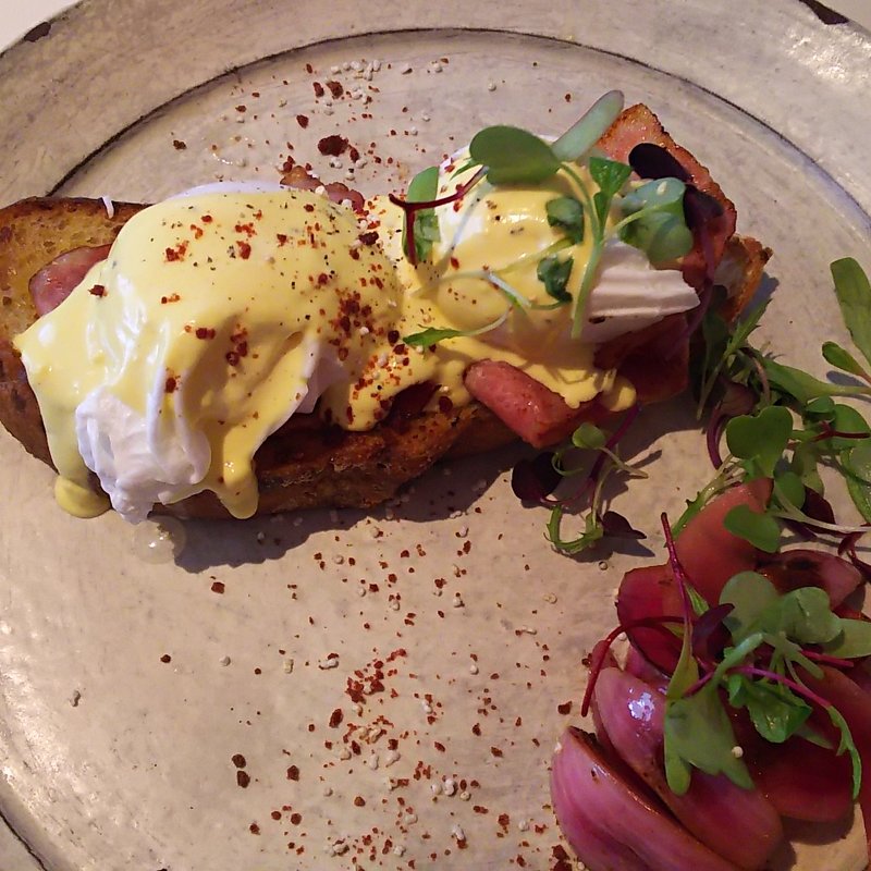 エッグベネディクト(44APARTMENT ダブルフォーアパートメント 町田)