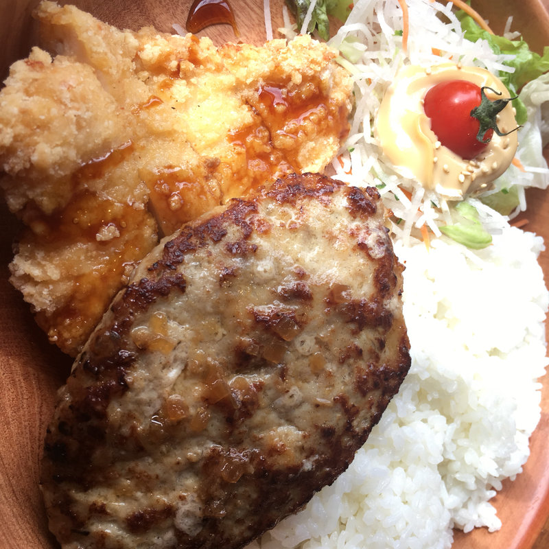 ハンバーグ&若鶏の醤油香り揚げ(びっくりドンキー 一宮バイパス店)