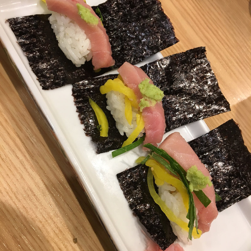 トロたく手巻（三切）(魚屋スタンド ふじ)