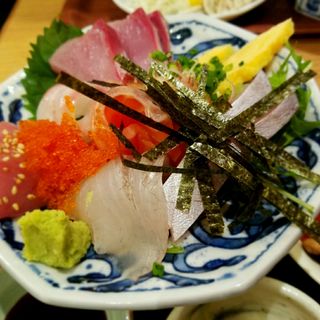 お刺身豪快5点盛り(うみの食堂)