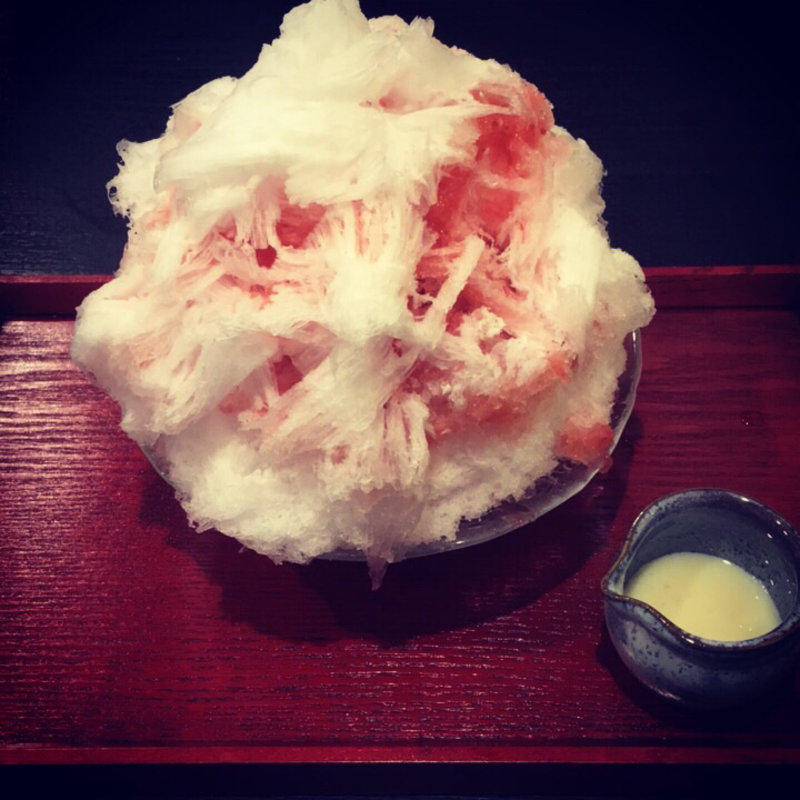 かき氷(いちごミルク)(空と大地)