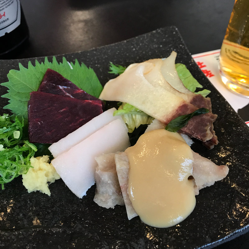 クジラの刺身(司 高知本店 （とさりょうり・つかさ）)