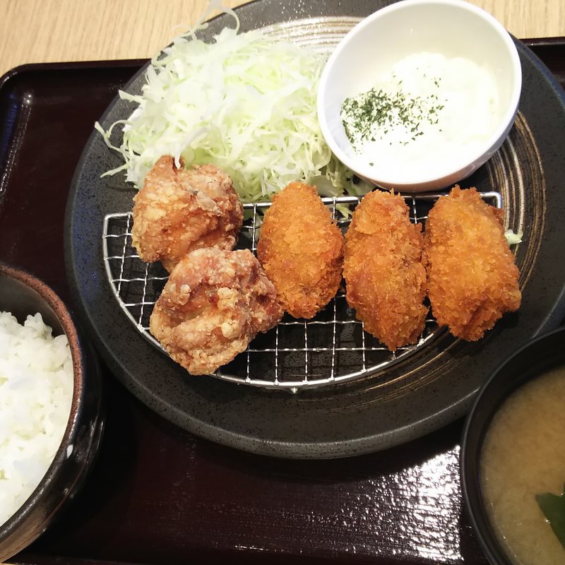 唐揚げ牡蠣定食（大）(からあげ とり多津 鹿島田店)