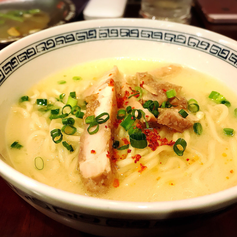 鶏肉白湯麺(點心飲茶酒館 祥門)