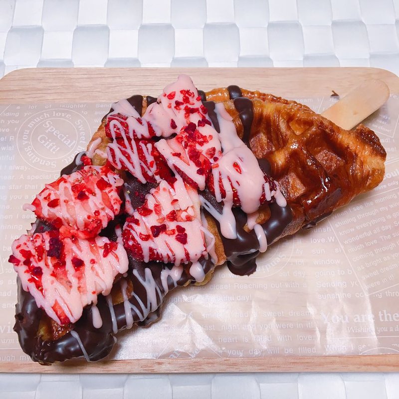 ストロベリーラズベリー(WAFLA ワッフラ 芦屋 クロッフル専門店)