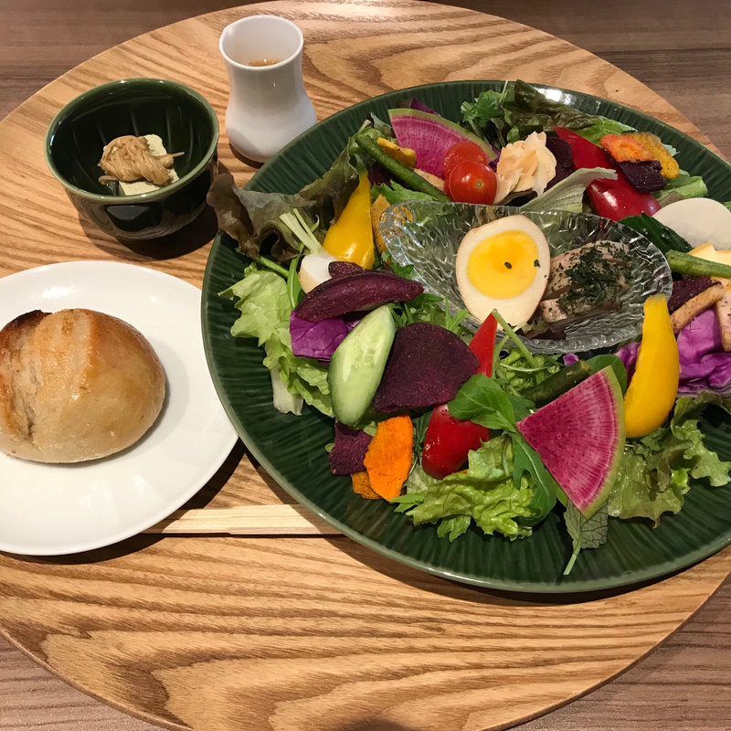 サラダランチ(GREEN TEA RESTAURANT 1899 OCHANOMIZU （グリーン ティー レストラン イチハチキュウキュウ）)