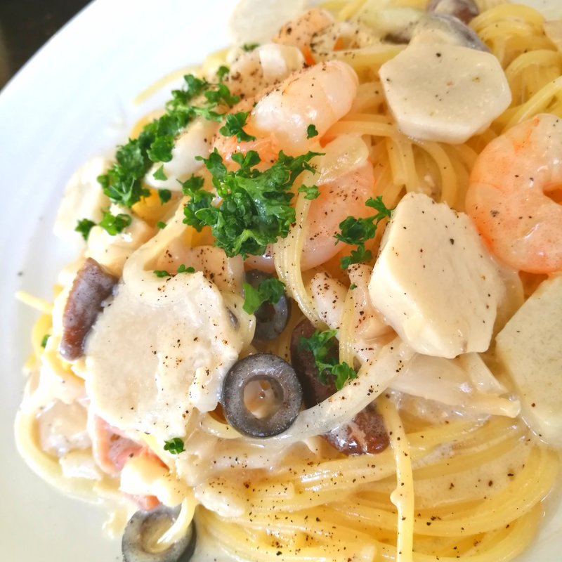 里芋とエビと茸のクリームソース(ラ・ビキーナ)