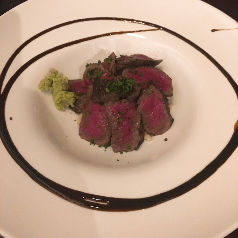 国産黒毛和牛レアステーキ(Sinn （Dining Sinn (ダイニング シン)）)