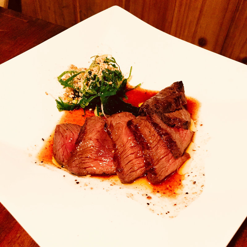 蝦夷鹿内もものタタキ和風ローストソースとズースマスタード添え(けむり 人形町店 )