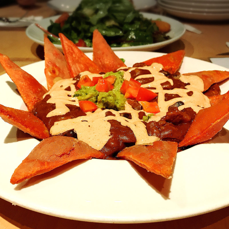 チキンとビーフナチョス(PROA Restaurant Guam )