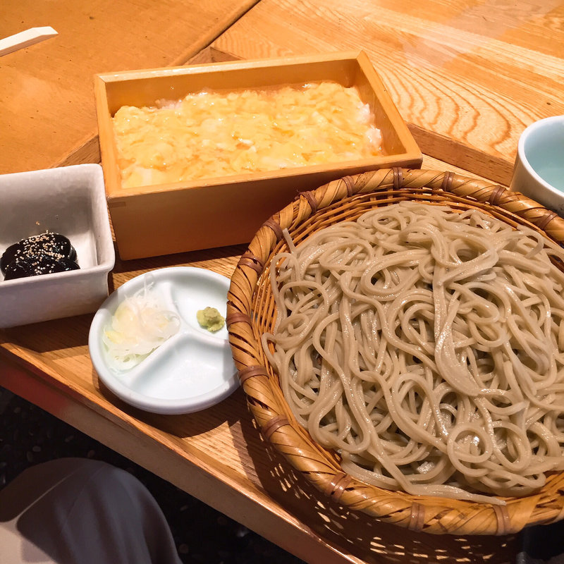 お蕎麦と湯葉とじ丼　二八(小松庵総本家 丸の内オアゾ店（Komatsuan Sohonke Marunouchi Oazo）)