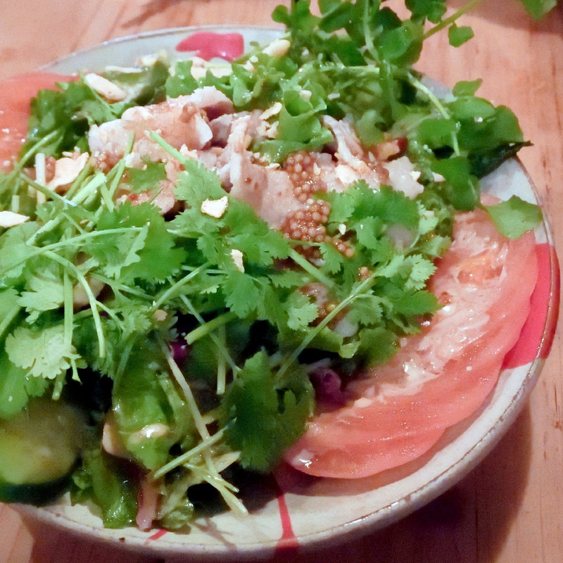 大和ポークとパクチーのピリ辛サラダ(炭焼笑店 陽 なんば店)