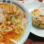 ラーメン半チャーハン
