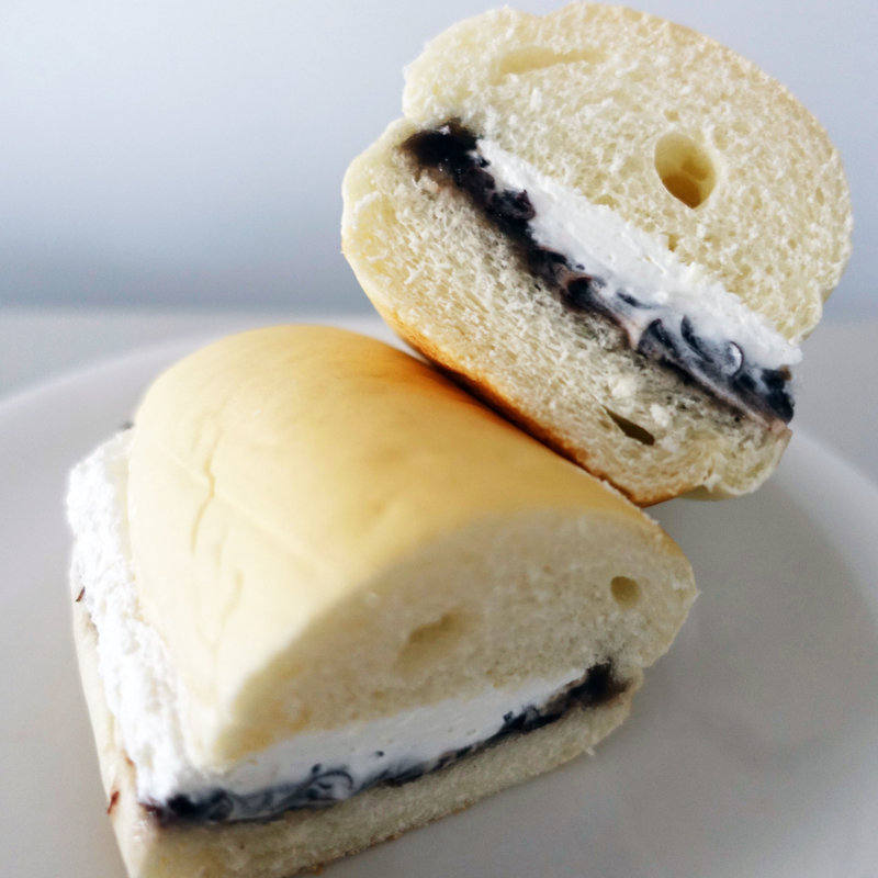 小倉ホイップ( コメダ謹製 やわらかシロコッペ 天王寺ミオ店 )