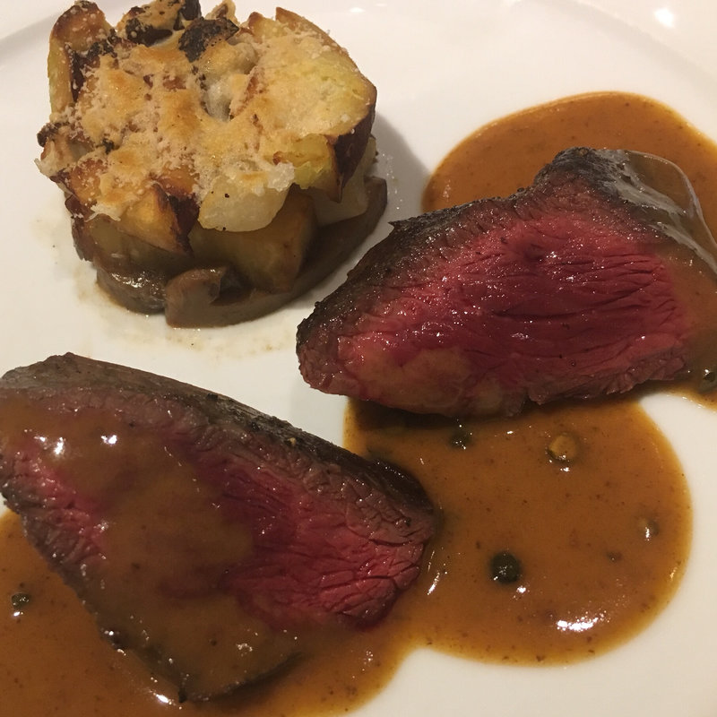 蝦夷鹿のロースト グリーンペッパーソース(ハシモト)