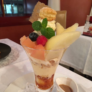 山形県 岡田農園産 ラ・フランスのパフェ (資生堂パーラー サロン・ド・カフェ 銀座本店)