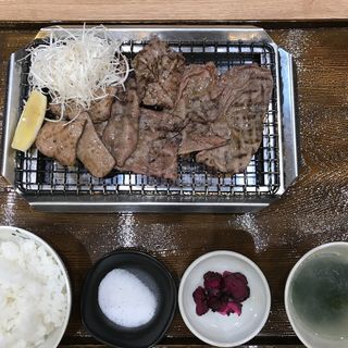 牛タン定食(肉料理 やきすき やんま)