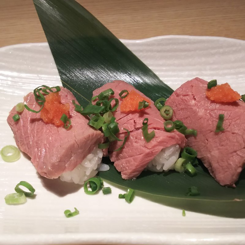 炙りローストビーフの握り(3貫)(さかなや道場 柏東口店 )