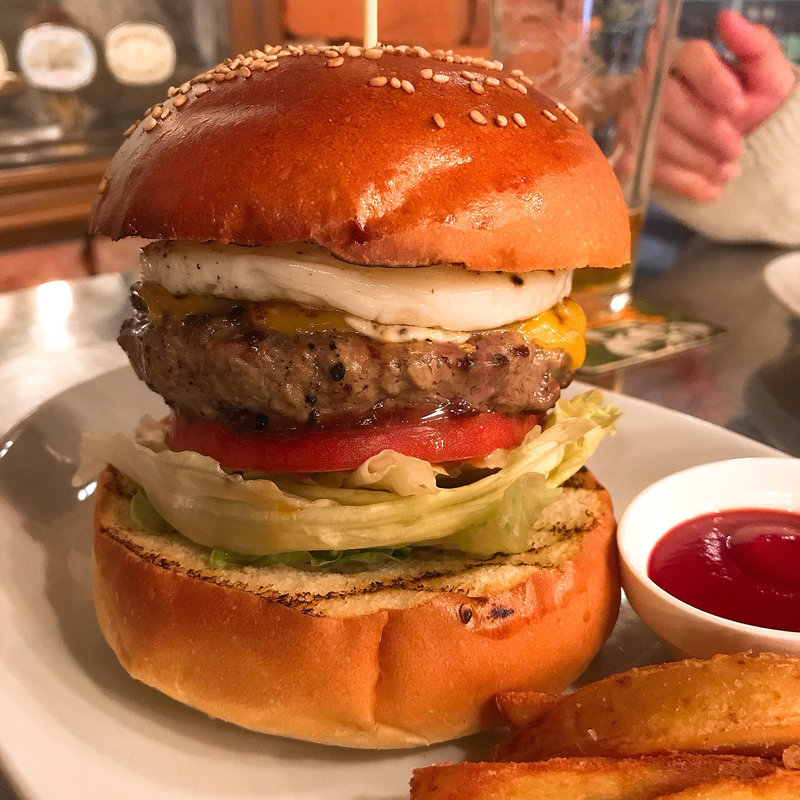 チーズバーガー(BEER PUB CAMDEN 池袋東口店)