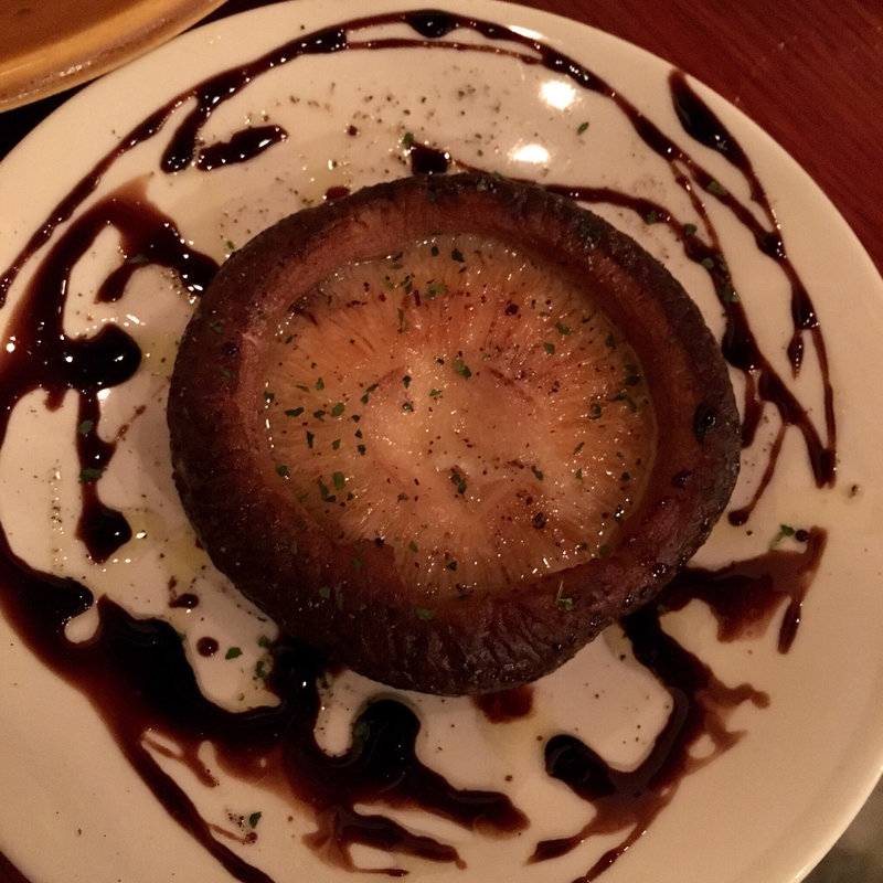 肉厚椎茸の炭火焼(元町バール Cheers)