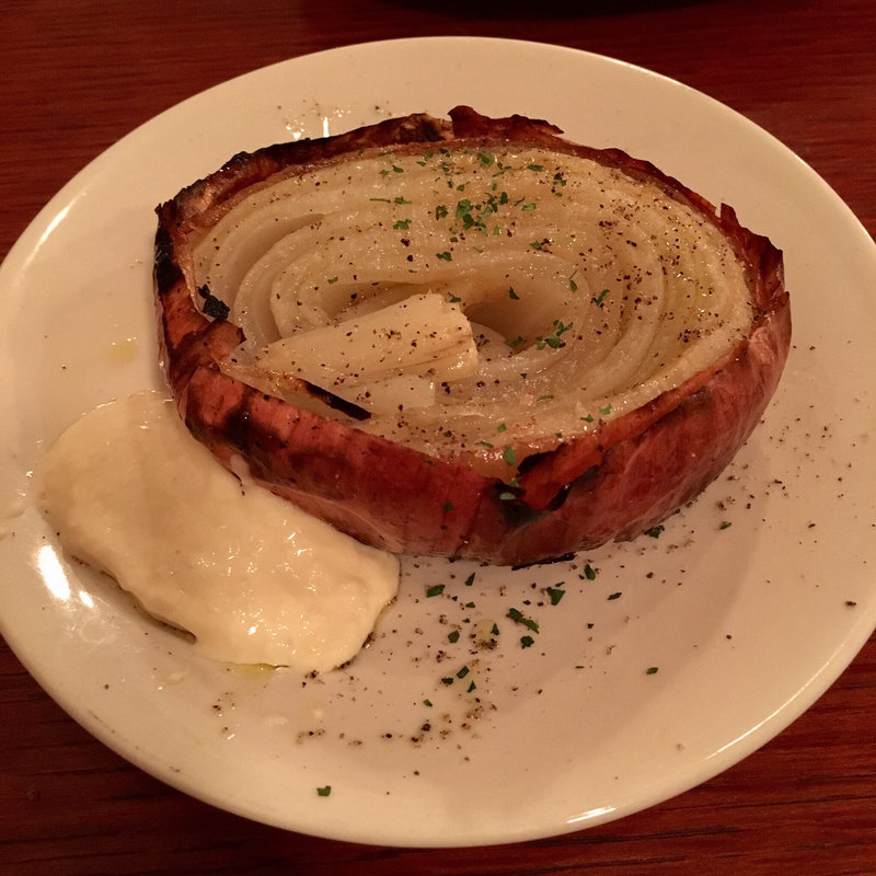 玉ねぎの炭火焼(元町バール Cheers)