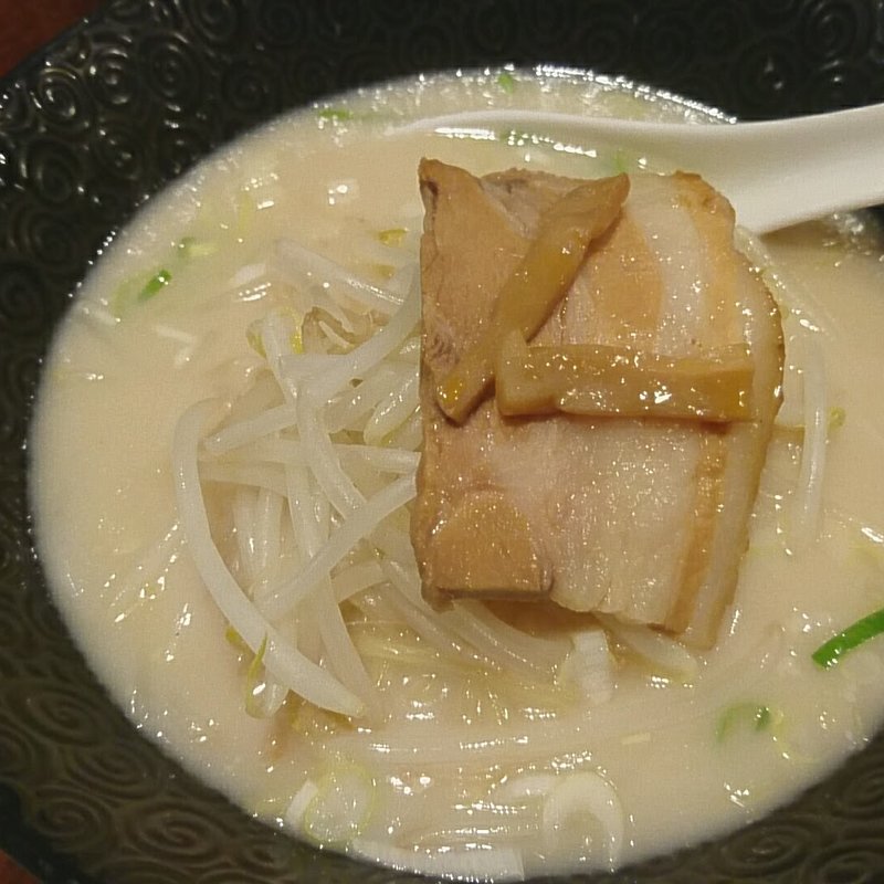 豚骨ラーメン(眞味館 （シンミカン）)