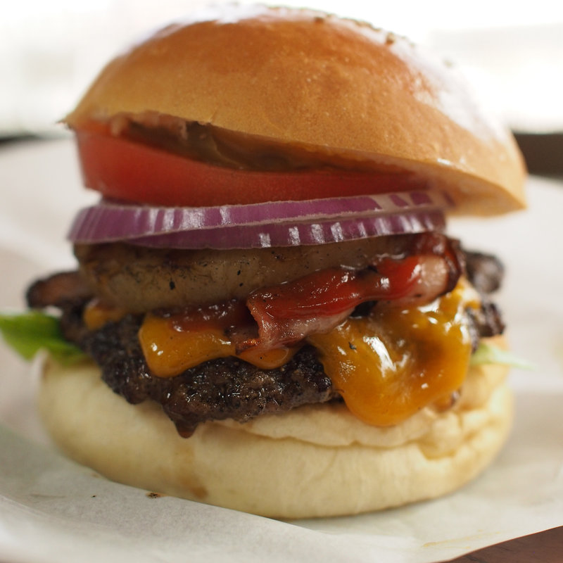 ベーコンチーズパイナップルバーガー(Hamburger shop BUNSMAN ハンバーガーショップバンズマン)