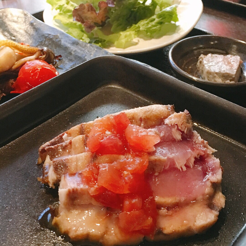 鮮魚のレアステーキ(古民家ビストロ 狸)