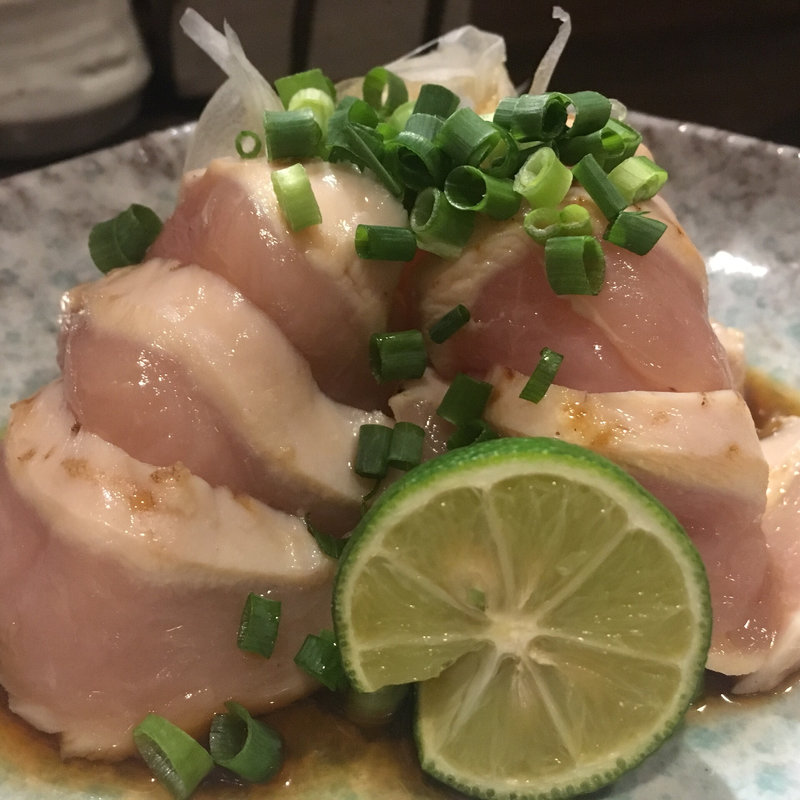 地鶏のタタキ(炭火焼鳥 駿)