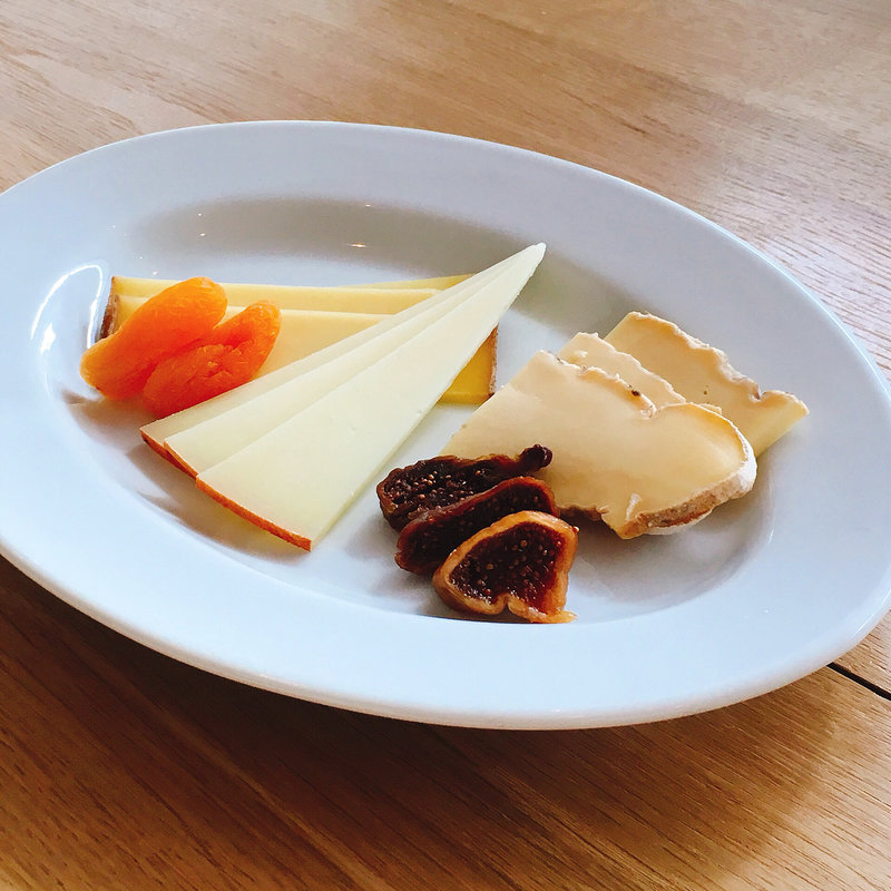 チーズの盛り合わせ(山のテーブル)