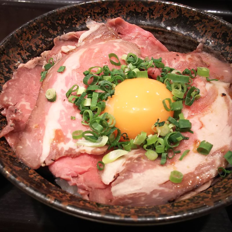 月見ローストビーフ丼（並）(牛カツ京都勝牛 蒲田南口店)