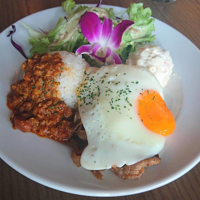 チリビーンズ＆ジンジャーポークプレート(KAKA’AKO DINING ＆CAFE)