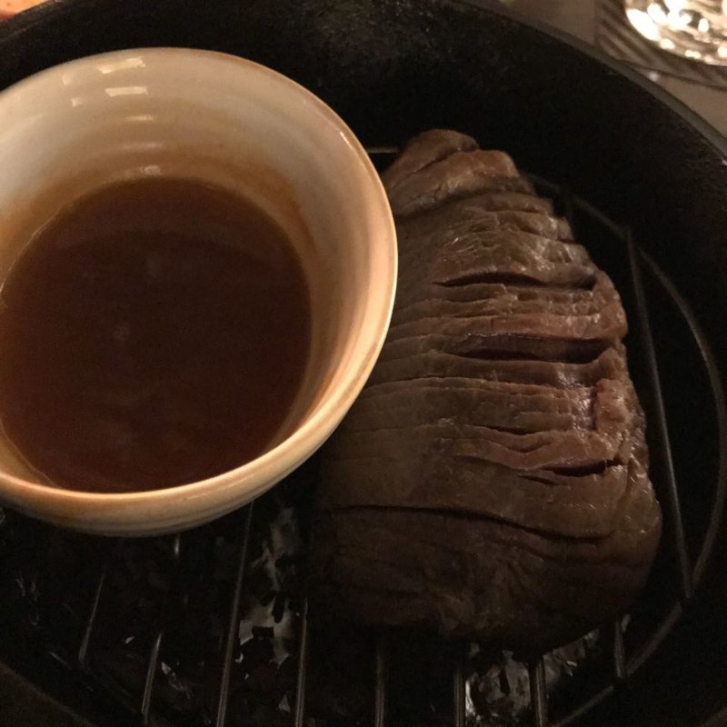 ダッチオーブンで作る黒毛和牛の瞬間燻製(nakameguro 燻製 apartment)