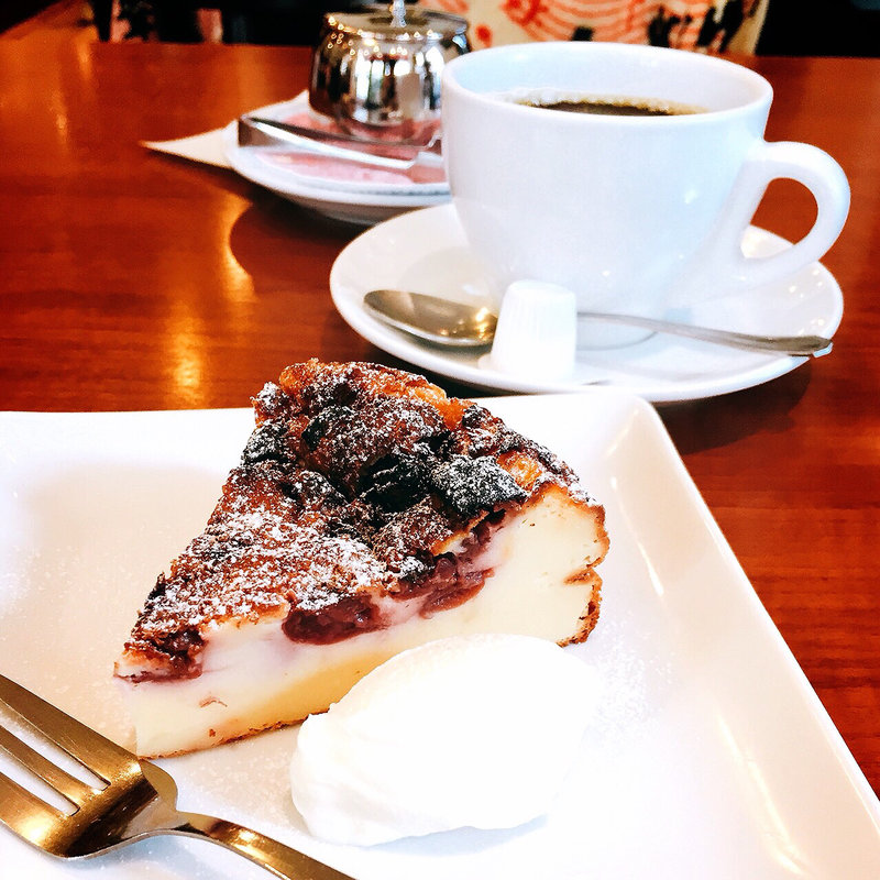 さくらんぼのファーブルトン(カフェシェ・アンドレドゥ・サクレクール)