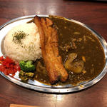 Japanese BUTA Curry トロトロ和牛スジ肉の豚骨カレー(替玉商店)
