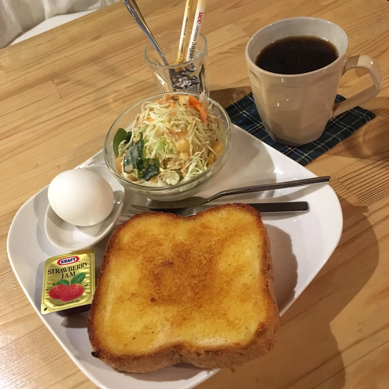 モーニングセットA(トースト、ジャム、サラダ、ゆで卵、ソフトドリンク)(西新五丁目 あかり珈琲 （にしじんごちょうめ あかりこーひー）)