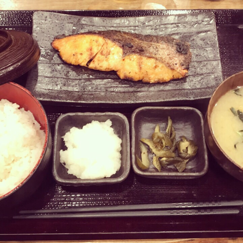 キングサーモン西京漬け定食(しんぱち食堂北千住店)